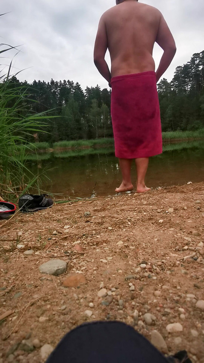 Darmart: Nackt allein am strand