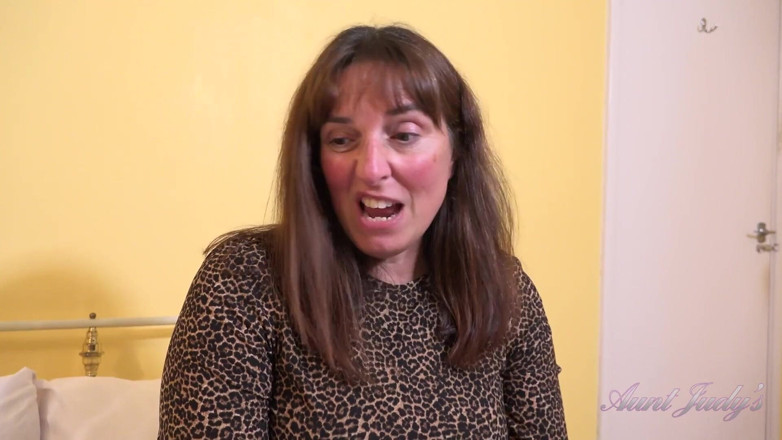 Aunt Judy's: Auntjudys - Your Busty MILF Landlady Ruby Cattrall Catches You Stealing...