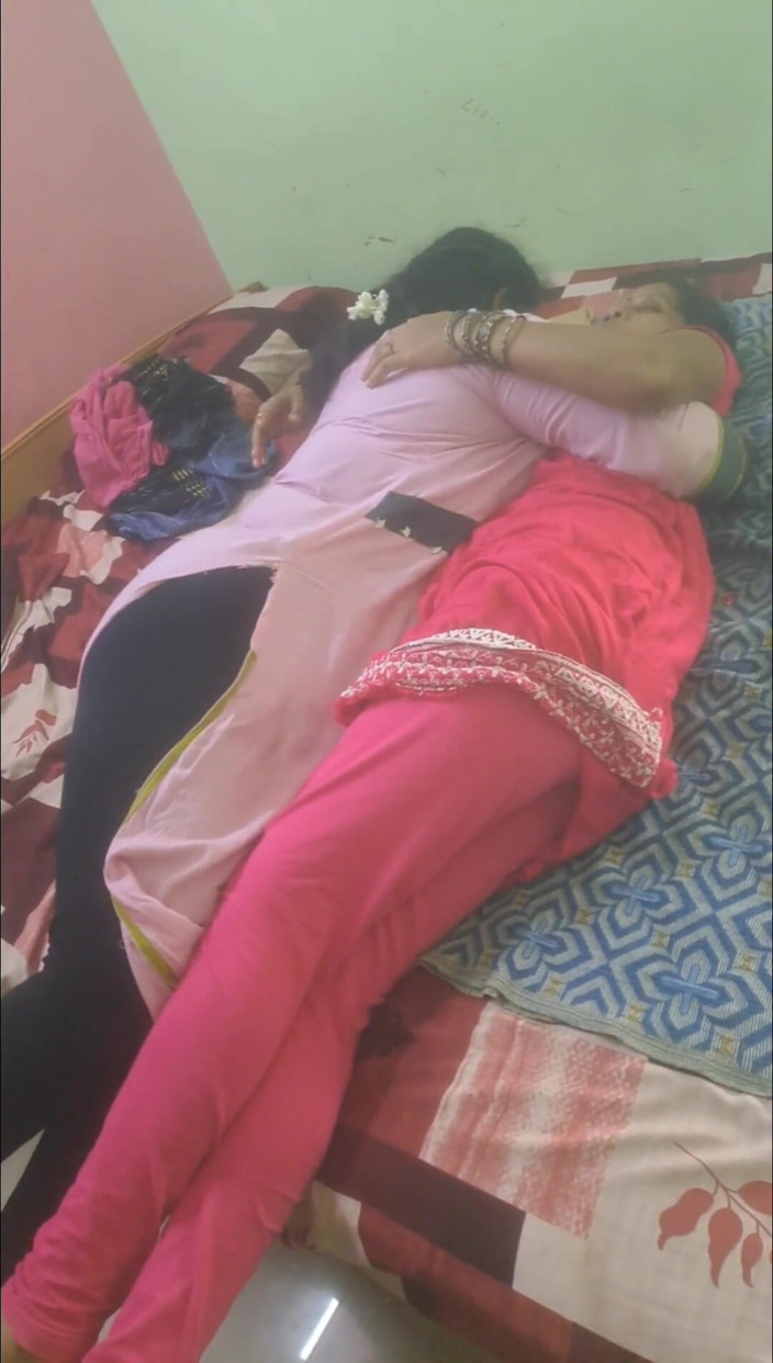 Tamil lesbian: Tante lesbian kepergok sama pacarnya