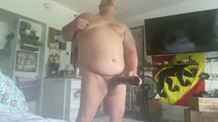Hand-Free-Daddy-Chub: Strongman konkurent stříká handsfree po bříšku