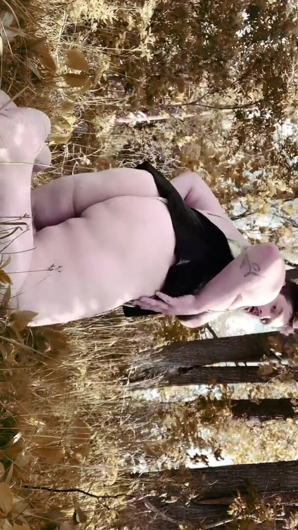 King Of Crossdress: Plajă periculoasă care pozează lângă oameni 4 u