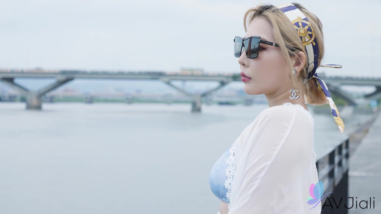 AV Jiali: Stacy i przyjaciele spędzają dzień na łodzi bawiąc się i ruchając...