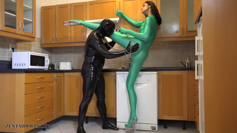 Giant Fem: Tôi là một người tôn sùng zentai thống trị và...