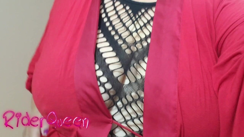 Riderqueen BBW Step Mom Latina Ebony: 熟女为戴绿帽子的丈夫模特衣服