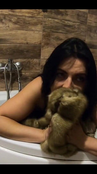 Milfycalla- Pee Play in Bathtub While Wearing a Fur Coat and Pantyhose 198 - and This Is a Fetish That I Like. I Want to See You