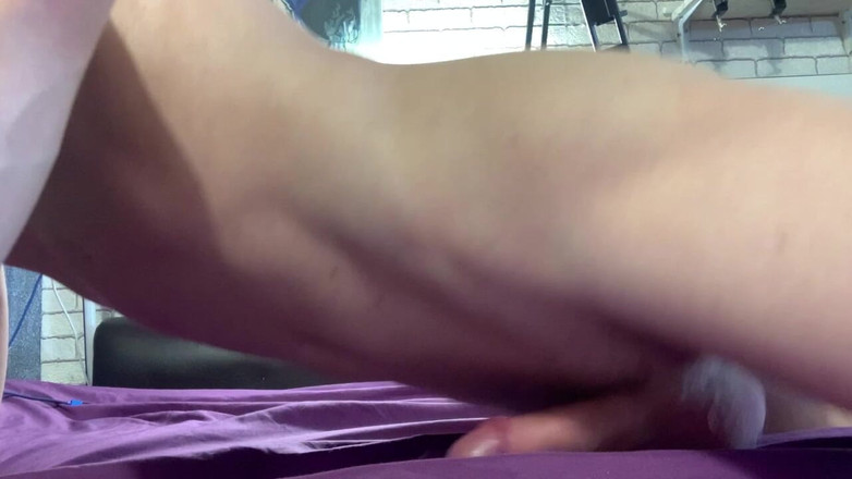 MaxHotty: Bantal dan sofa fuck dan cumshot besar