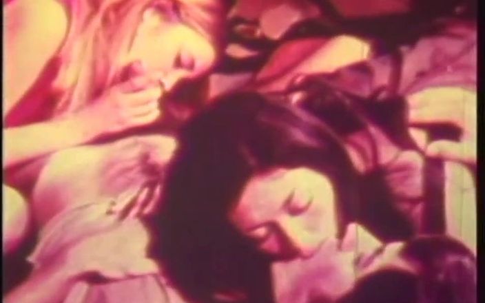 Vintage megastore: Blonde and Asian in a vintage threesome