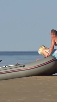 Un barcagiu a dormit cu un turist atrăgător