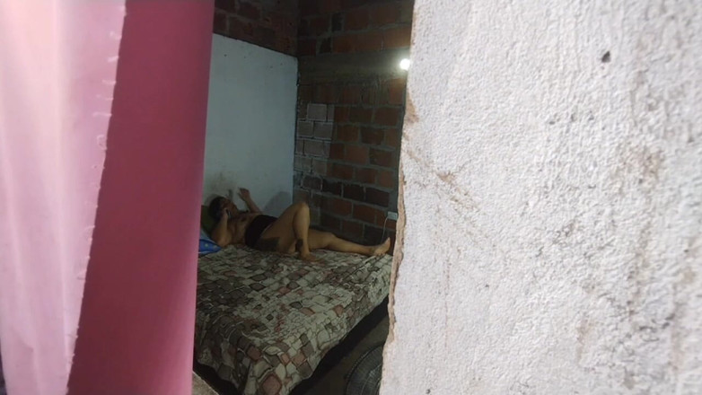 Adribella69: Vidím děvku mé nevlastní matky, jak šuká kamaráda mého nevlastního otce,...