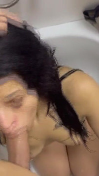 Si comel Latina Dimandikan Dengan Kencing Dan Air Mani - Lemas Dalam Tab mandi