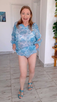 นมใหญ่ MILF ร้อนจัด ยั่วเย็ดในชุดชั้นในสีฟ้า