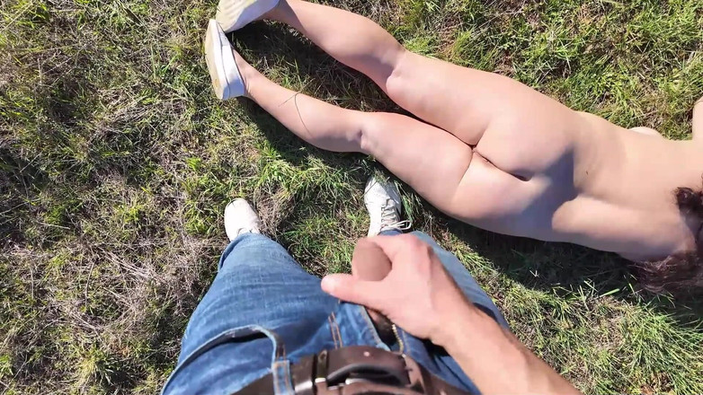 ExpressiaGirl: Walking MILF Exhibitionisten Im Wald
