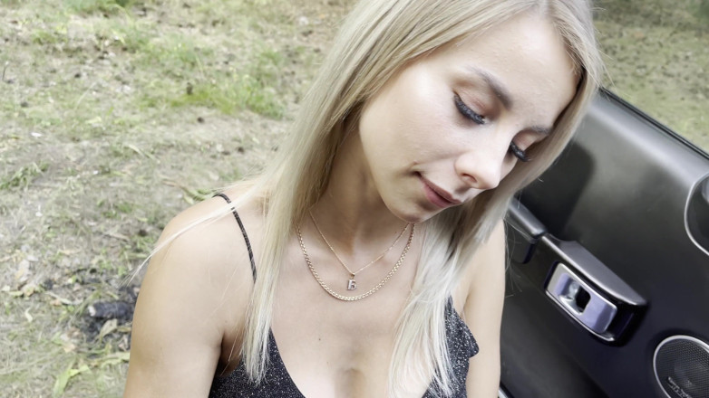 Vik1one: Heißer blowjob im wald, tief in den hals von einer...