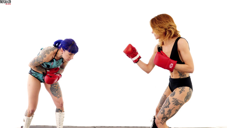 Defeated Sex Fight: Eli & Stella - 热辣的纹身女孩在极端拳击中