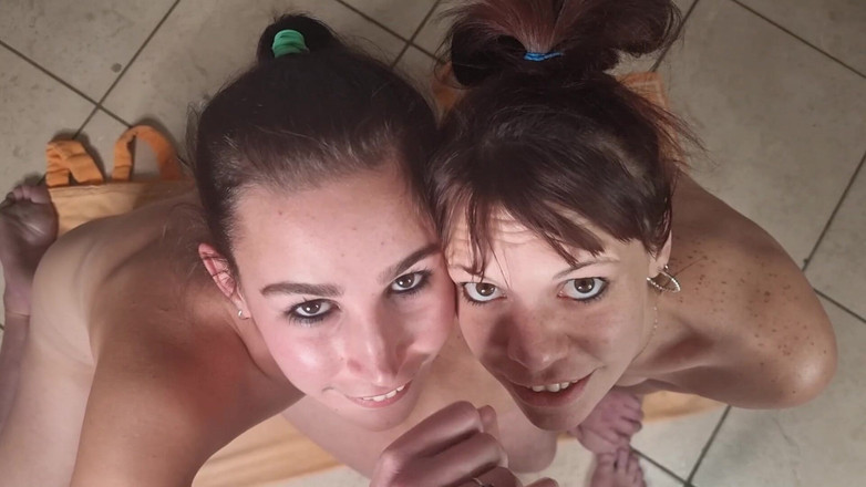 domslutfucker: Due troie si masturbano il mio cazzo in punto di...