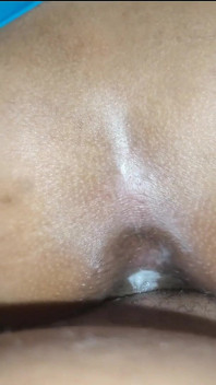 Proszę, wytryś głęboko w mój tyłek, mówi niegrzeczna MILF