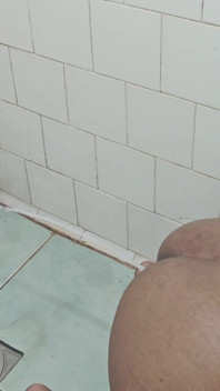 Milk Enema Play: Profundo preenchimento e liberação bagunçada