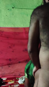 Un Indien baise une bhabhi sexy dans sa chambre