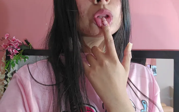 LissaWiild: My Fingers Are on Fire in My Pussy