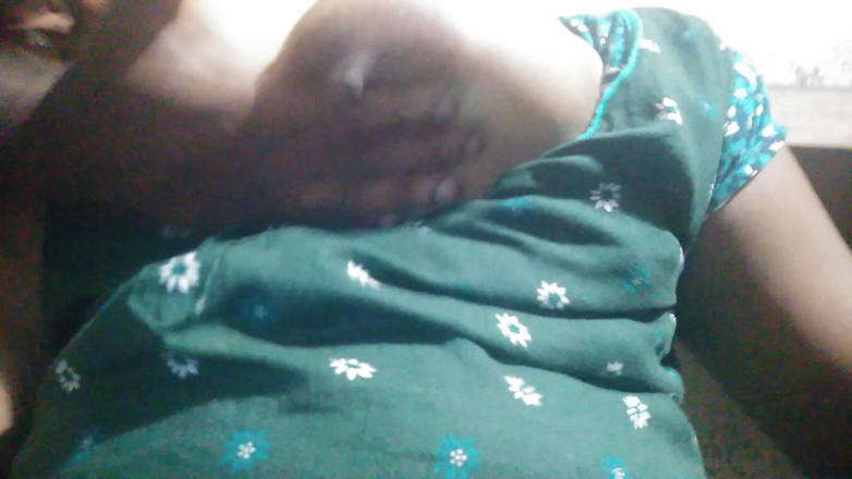 Mirchi jodies: Hospodyňka s velkými prsy show