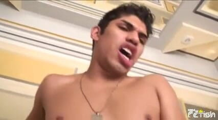 Gay Diaries: Muskulöser typ leckt und hämmert sein arschloch in verschiedenen positionen...