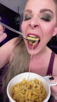 Fetish Late Night Foodie Jumaat