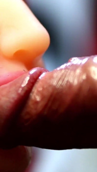 Něžná hladová ústa polknou horké a polknou sperma!