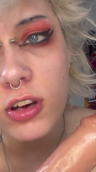 Stiefschwester fickt ihren lippenstift, blowjob, spucke, fetisch, lange zunge
