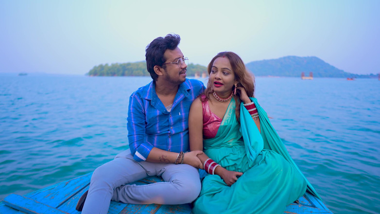 BabyTina2: Karı koca balayında denizin ortasında sert seks yapıyor