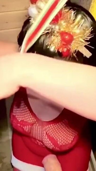 Stiefsohn feiert Weihnachten mit Frau Santa, sie kam, um seine heißen fantasien zu erfüllen, anal und sperma