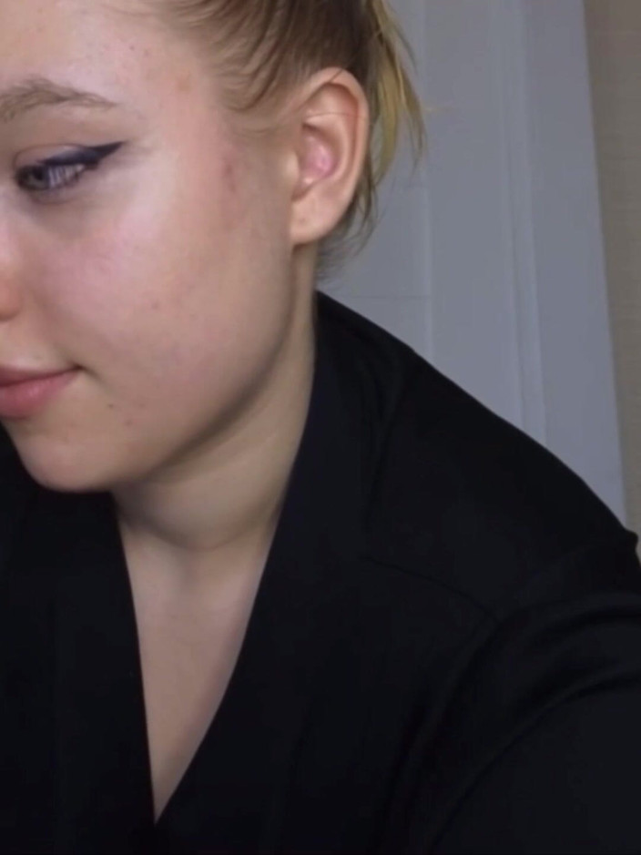 JuiceLussie: İlk kez anal parmaklama