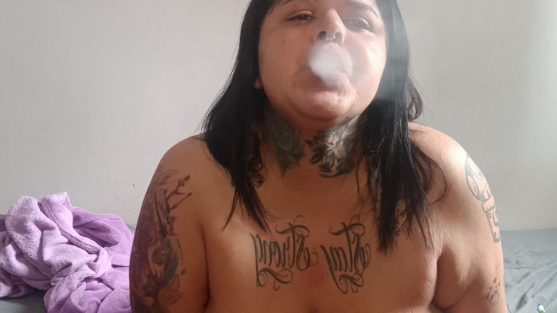 Mary Jhuana: Gordinha fetiche por fumaça: sensual provocação de roupão em primeiro...
