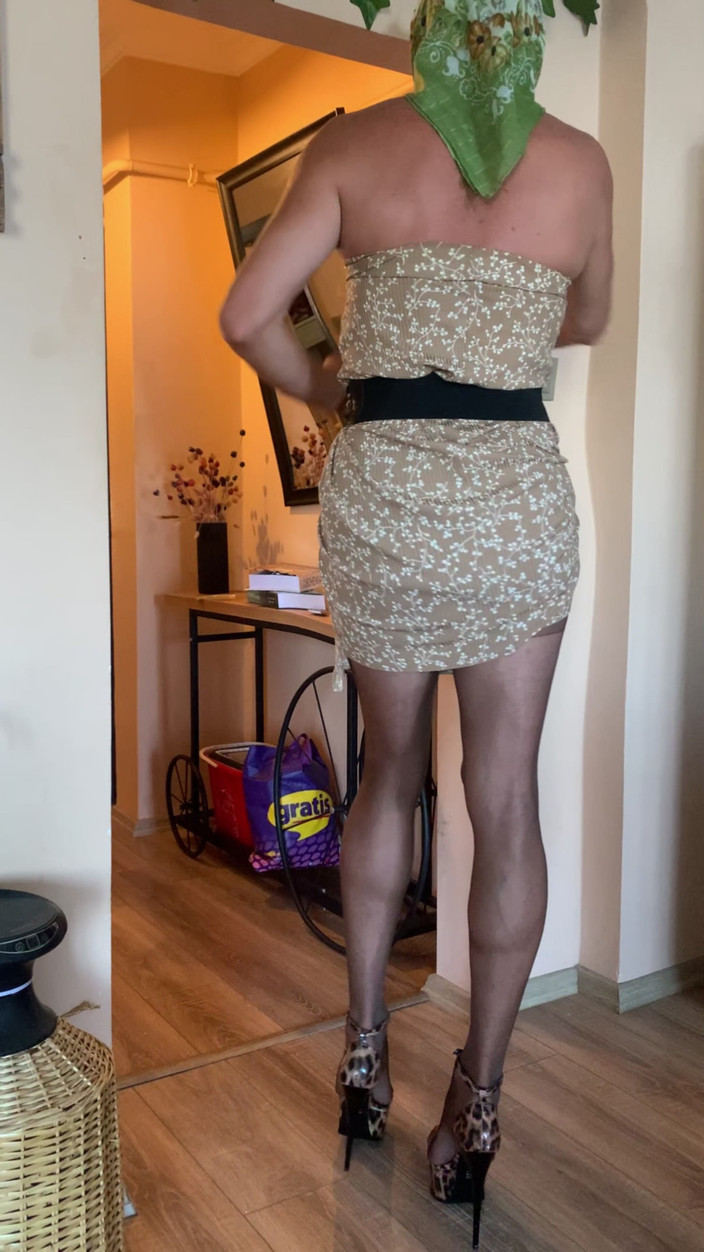 cd_aysemmm: Ho mostrato il mio cazzo al ragazzo della pizza (senza reggiseno,...