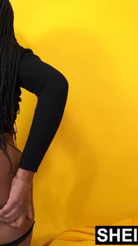 Göt deliğim çok sıkı! Kahverengi sfinkterime delik açtırıyor, agresif parmaklıyor ve külot aşağı yarı çıplak göz kırpıyor