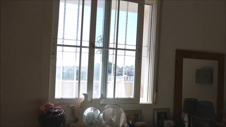 Natalie K: Creampie, baise collante avec pipes et branlettes, doigtage