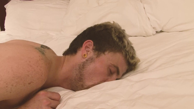 SEXUAL SIN GAY: Napalona słudzy scena 3: Napalony gej wzywa przyjaciela, aby go przeleciał...