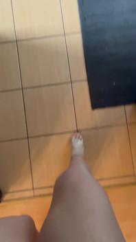 POV: Zvuky chůze v béžových vysokých podpatcích