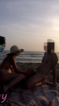 Lerares Frans Extreme Openbare Pijpbeurt Op Naaktstrand Met Voyeurs En Cumshot