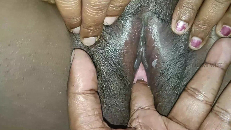 Luxmi Wife: Massaggiatore sgrilletta la figa della moglie -4