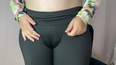 Soraya Culona: 拉丁熟女继母soraya culona为年轻的继子做了一个性感的脱衣舞