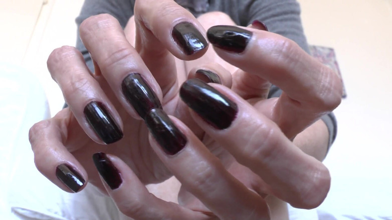 Lady Victoria Valente: Donkere vingernagels en glanzende benen deel 1, lady Victoria Valente