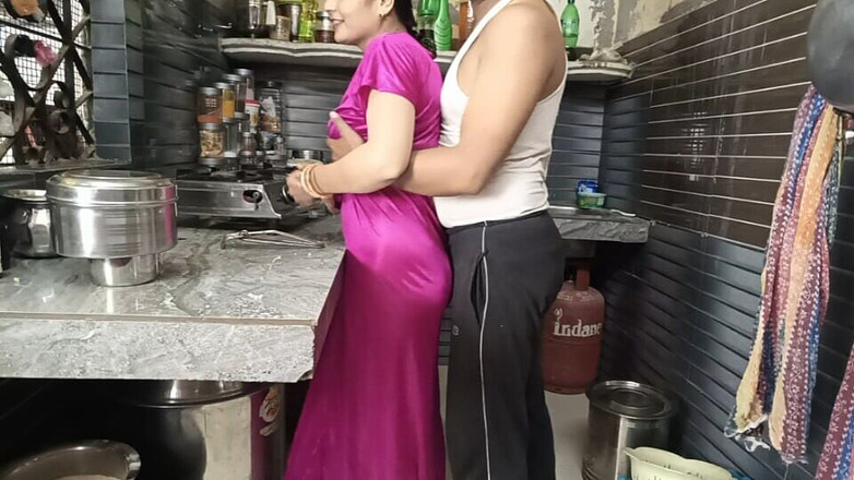 Pyaripooja22: Semasa memasak di dapur, adik ipar cantik ditangkap oleh abang...