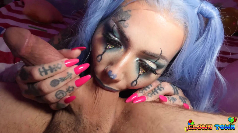 Nasty sluts studios: Clown Town Ep.4: Hottie Tiger Lilly blir creampied och kom...
