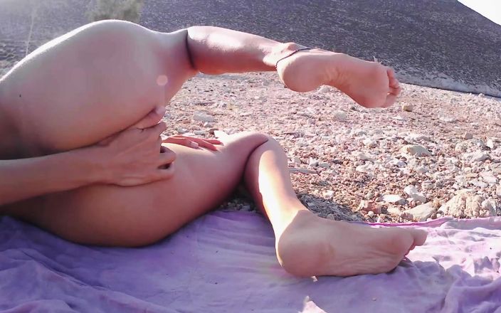 Mistery Alice: Exhibitionistische vriendin strandmasturbatie