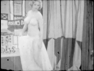 Vintage Usa: Altmışlı yıllarda sarışın bir kadının striptizi