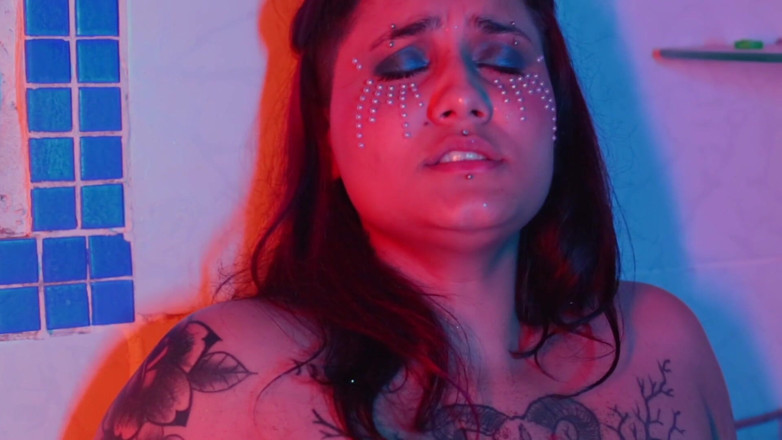 Quente club: The Shadows That Inhabit Me