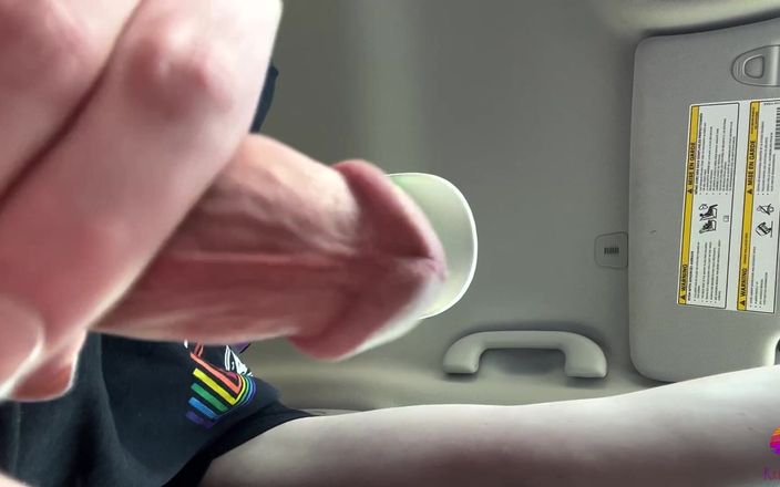 Kapri Sun: Transgirl wichst während der fahrt