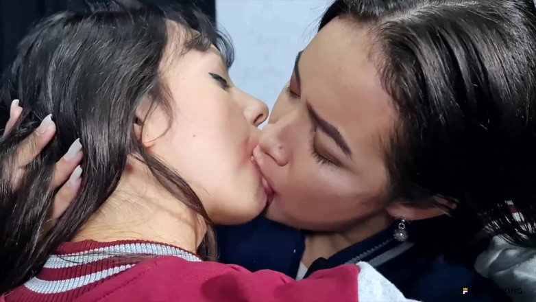 FetishKing: Kissing - erotische küsse von college-mädchen