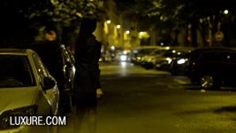 Submisivní Claire Castel dominuje sexy pár