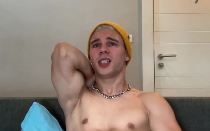 Max_Russell: Chico fuerte masturbándose